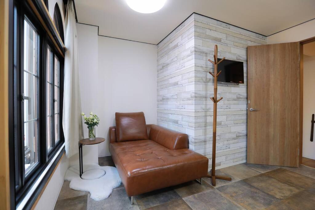 道頓堀民泊31＆Mini浮世絵美術館、道頓堀心斎橋真ん中、家族旅行、Family Trip Osaka Apartment Exterior photo